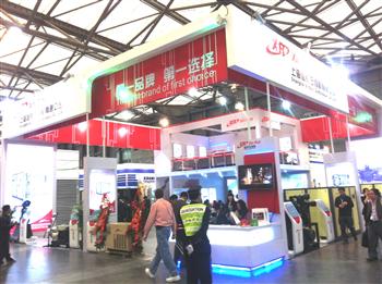 信然空壓機展覽會現(xiàn)場一