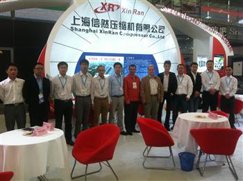 信然空壓機(jī)PTC展覽會部分業(yè)務(wù)人員合影