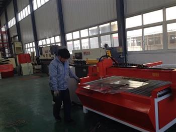 信然空壓機廠鈑金設備安裝調試完畢